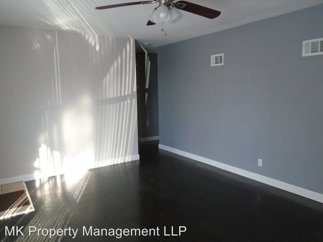 Building Photo - 3 br, 2 bath Apartment - 2120 Oak