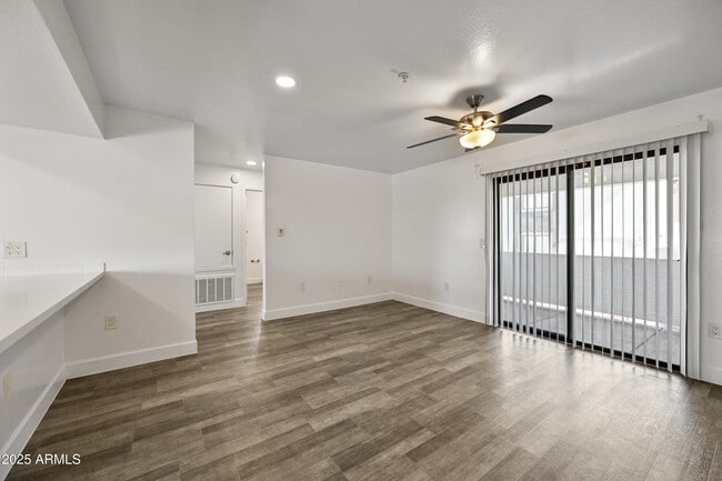 Building Photo - 3065 N 67th Ave