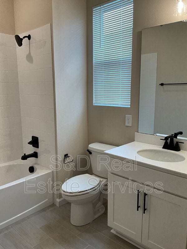 Building Photo - 807 Ballantyne Dr