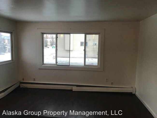Building Photo - 843 E 12th Ave
