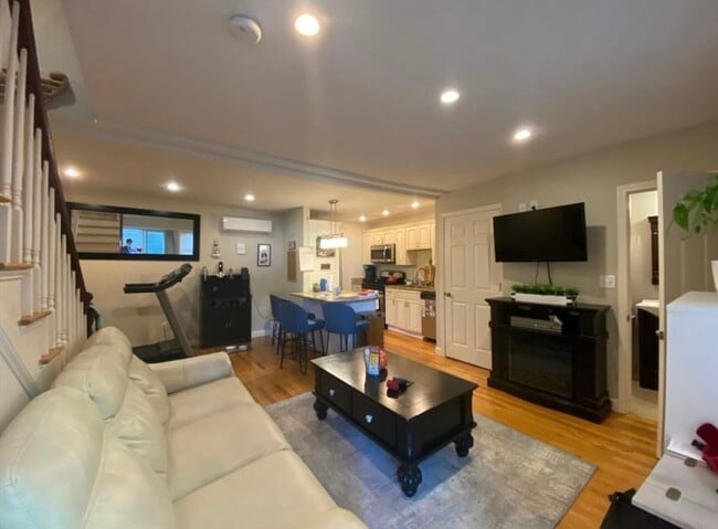 Building Photo - 112 Brookside Ave