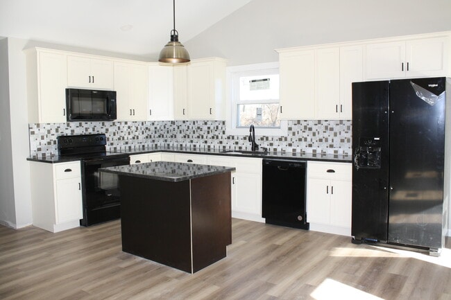 Building Photo - 109 Clara Dr