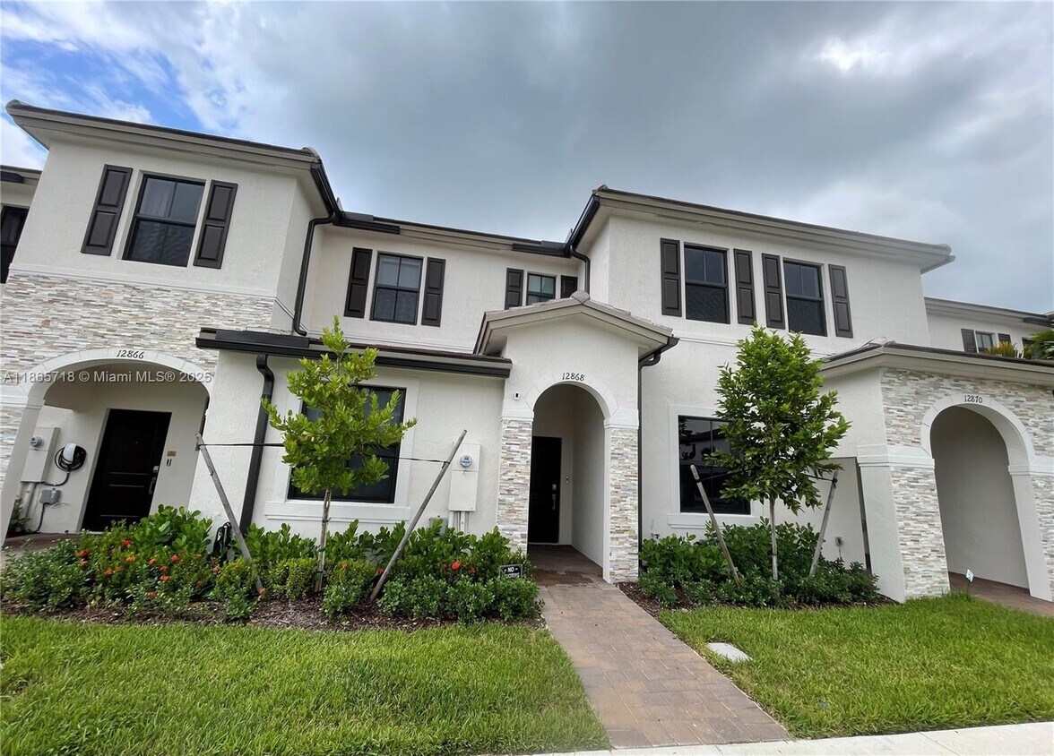 Foto principal - 12868 SW 232nd Ln