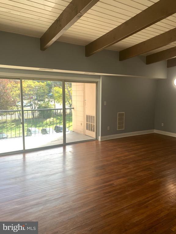 Foto principal - 7615 Fontainebleau Dr