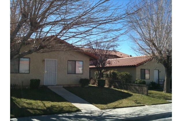 Building Photo - 802 E Avenue J-12