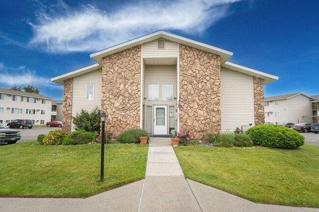Leasing Office - Adams Square