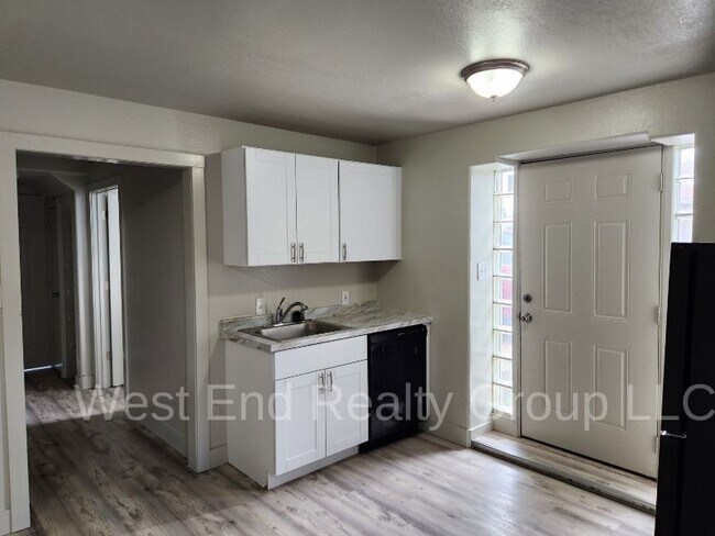 Photo - 105 S Harriet Ave Apartment