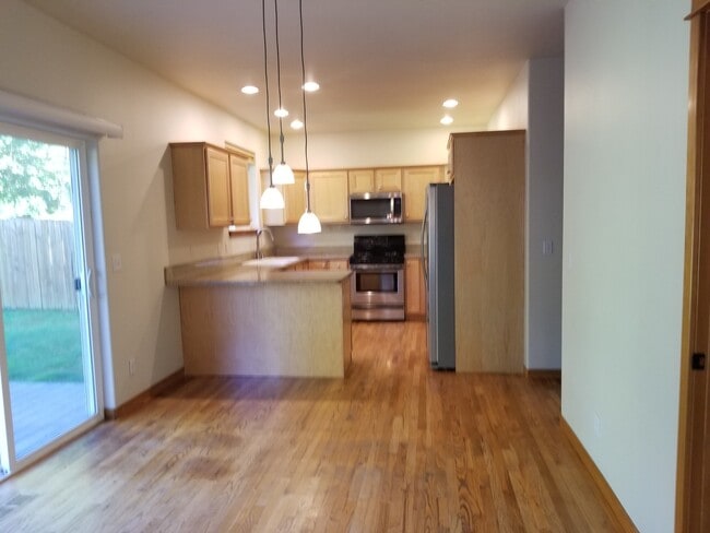 Building Photo - 3532 Skylark Loop