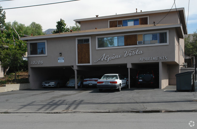 Foto del edificio - 10208-10212 Tujunga Canyon Blvd