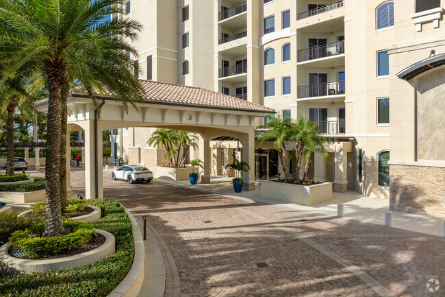 Entrada - Altaira at the Colony