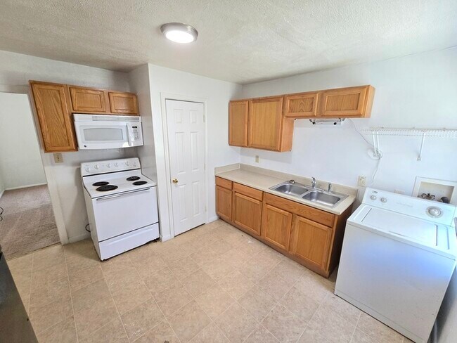 Foto del edificio - HOME IN HAMPTON FOR RENT!