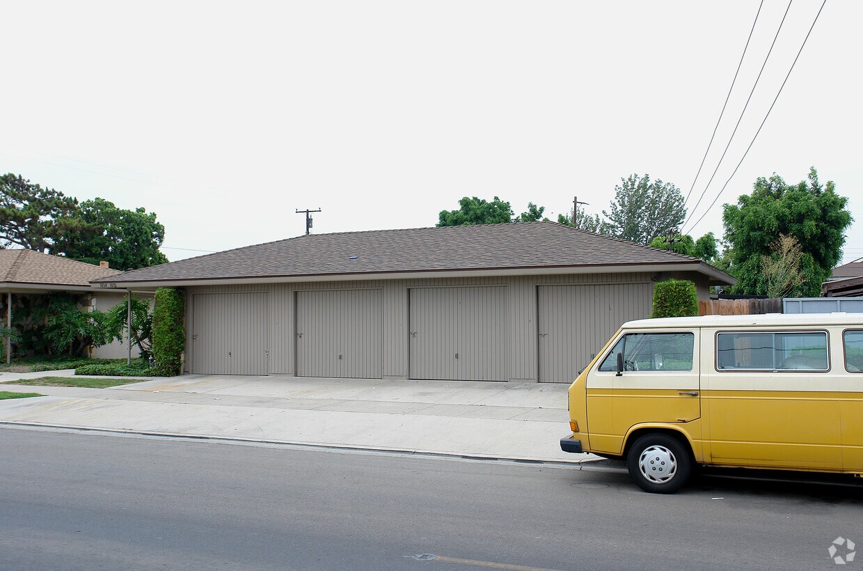 Building Photo - 1832 E Palmyra Ave