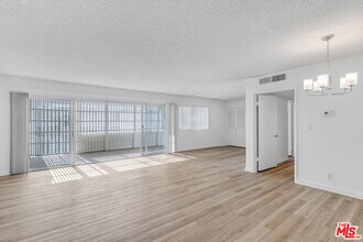 Building Photo - 825 S Gretna Green Way