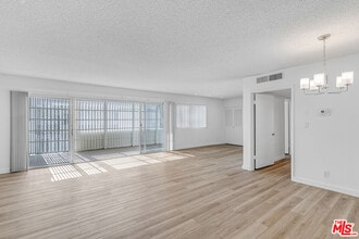 Building Photo - 825 S Gretna Green Way