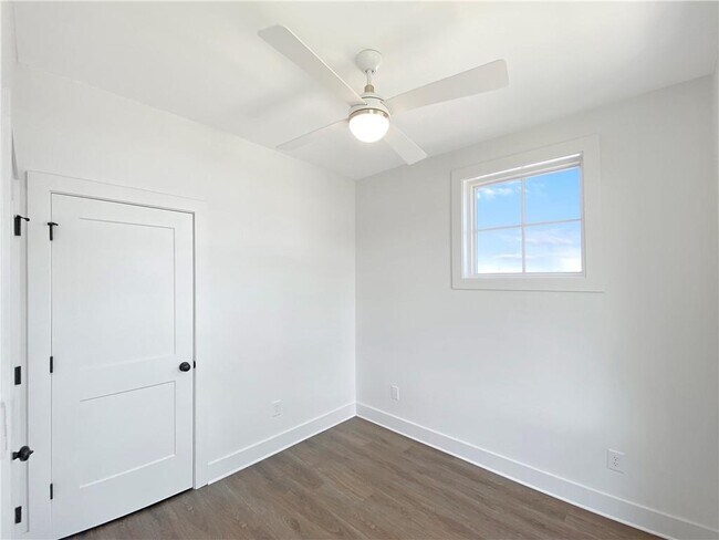 Building Photo - 1293 Longreen Ter NW