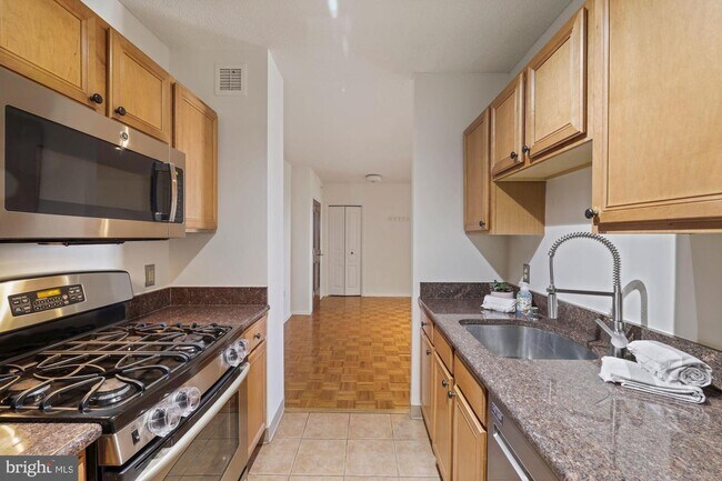 Building Photo - 7111 Woodmont Ave