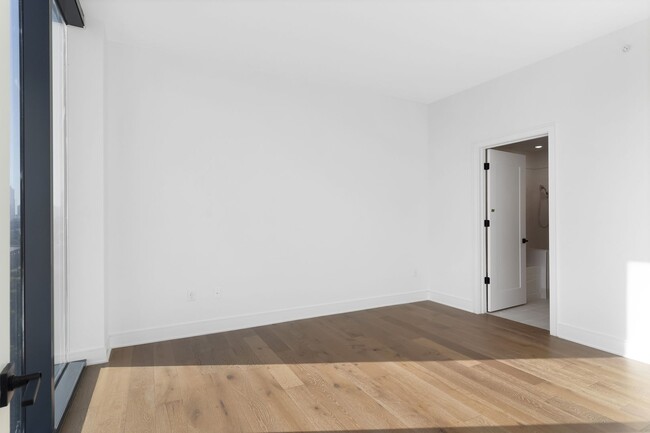 Interior Photo - 788 West Midtown