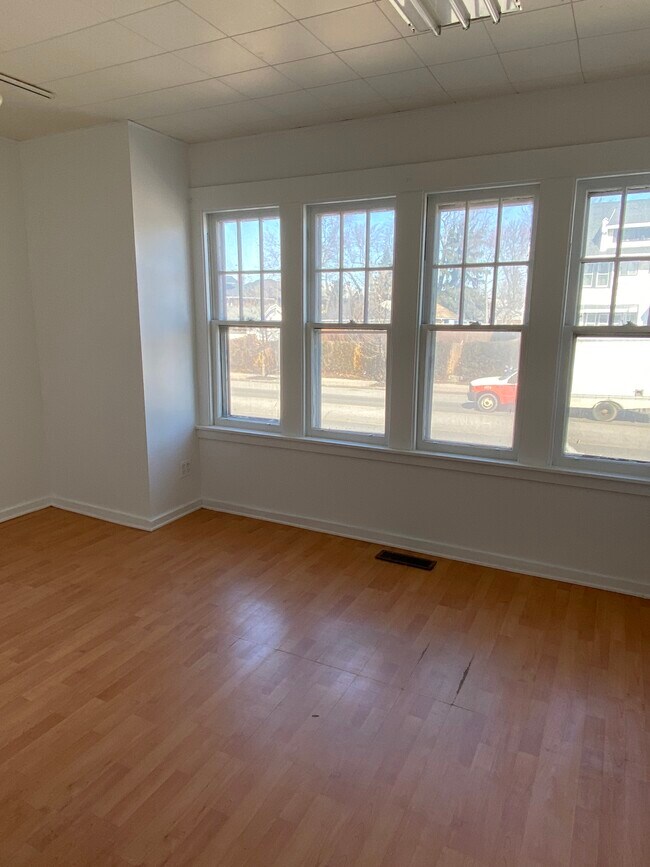 Building Photo - 1645 Hertel Ave