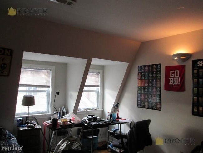 Foto del edificio - 16 Farrington Ave