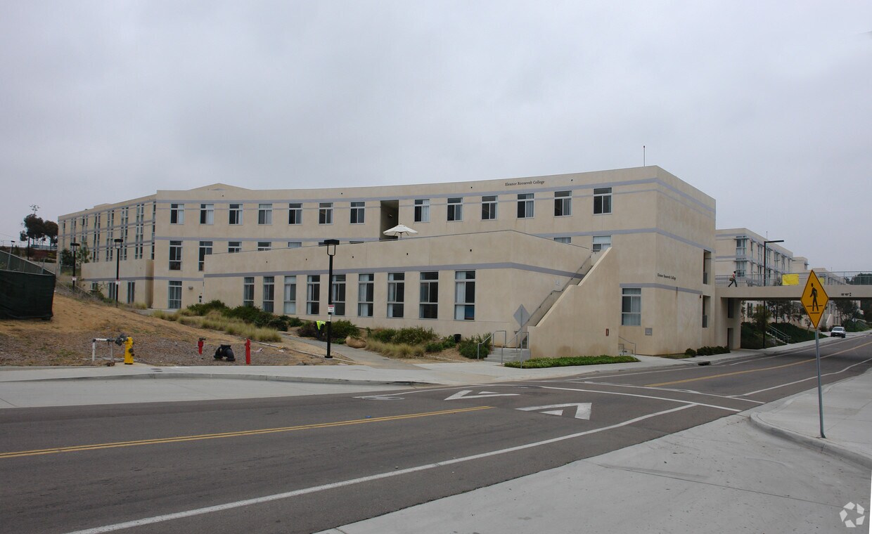 Primary Photo - 419-463 Scholars Dr