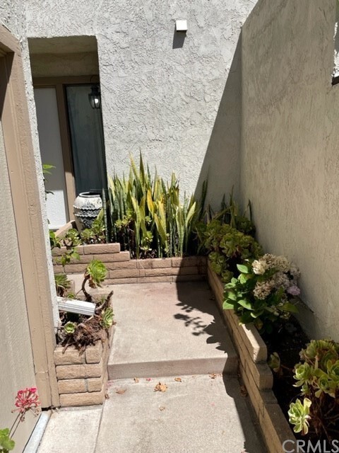Building Photo - 22809 Chardonnay Dr