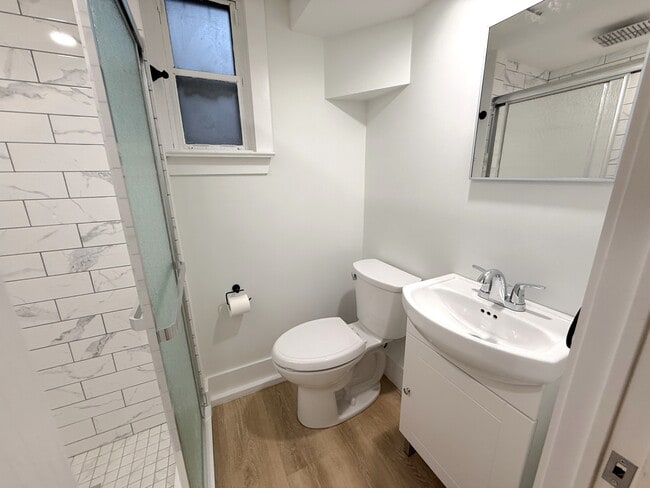 Building Photo - 330 Willingdon Av