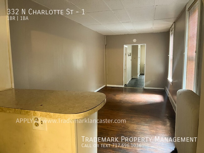 Building Photo - Nice West End Apartment