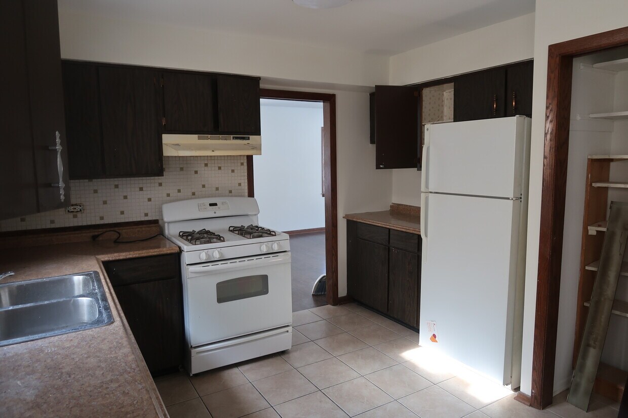 Primary Photo - 9401 S Kenton Ave