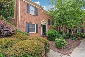 Building Photo - 500 N Poplar St