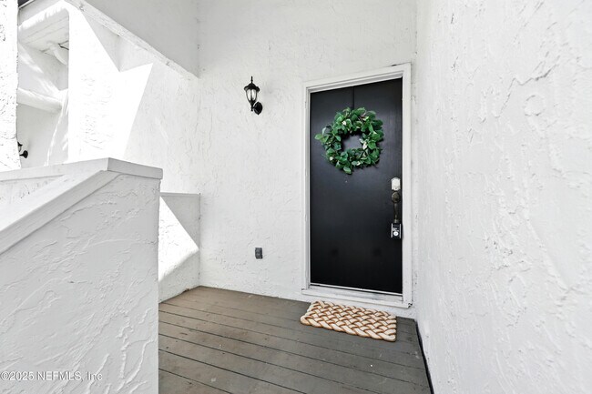 Foto del edificio - 16 Cove Rd