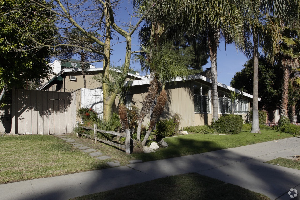 Building Photo - 12415 Archwood St