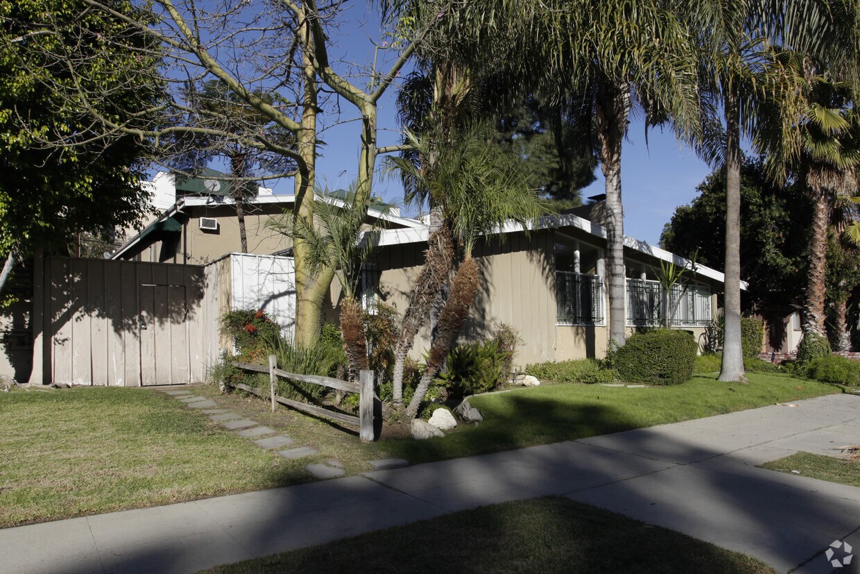 Foto del edificio - 12415 Archwood St