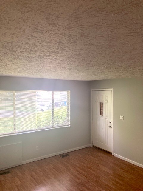 Building Photo - 1005 Sivey Ct
