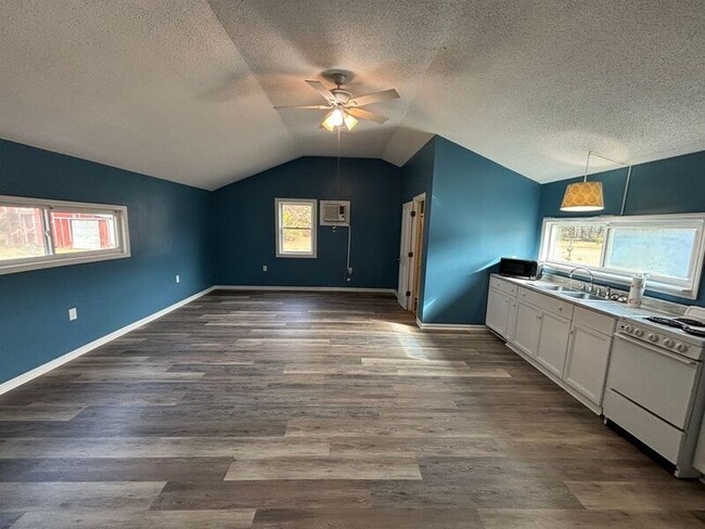 Foto del edificio - 1060 Timmons Acres Ln