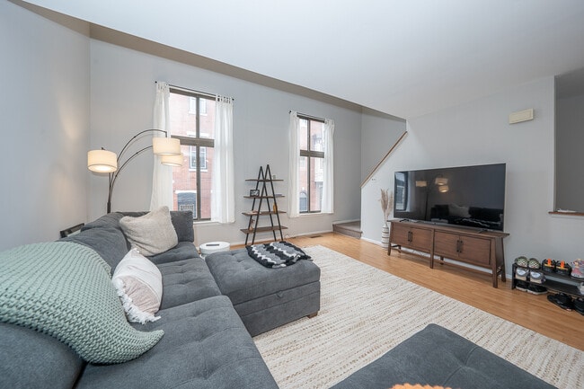 Building Photo - 765 N Ringgold St