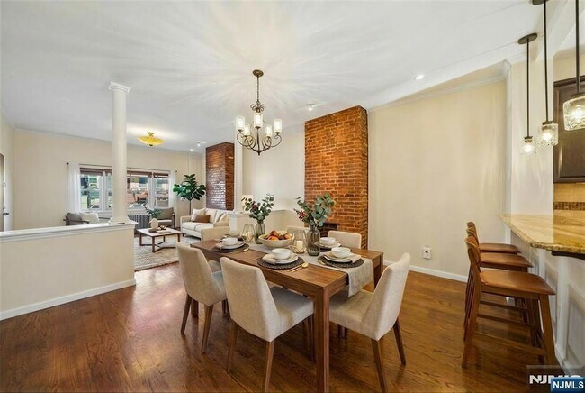 Foto del edificio - 364 New York Ave