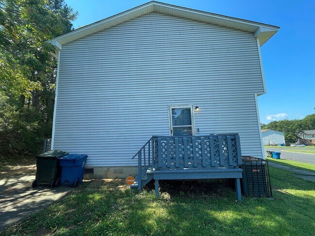Foto del edificio - Updated 2 Bedroom Duplex in Durham!