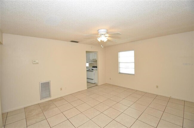 Building Photo - 1434 E Fern Rd