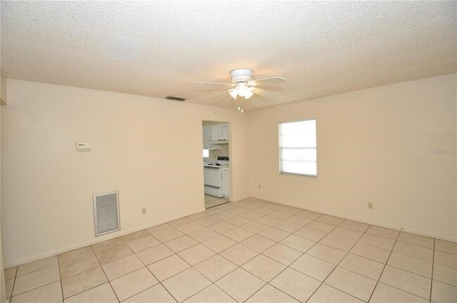 Foto del edificio - 1434 E Fern Rd