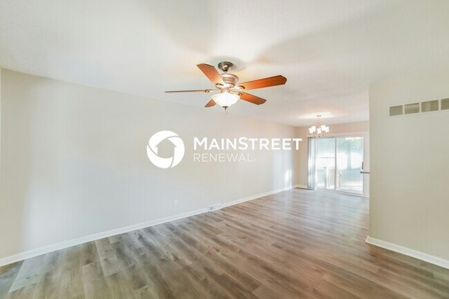 Foto del edificio - 3 Bedroom Pet-Friendly Home in BLUE SPRING...