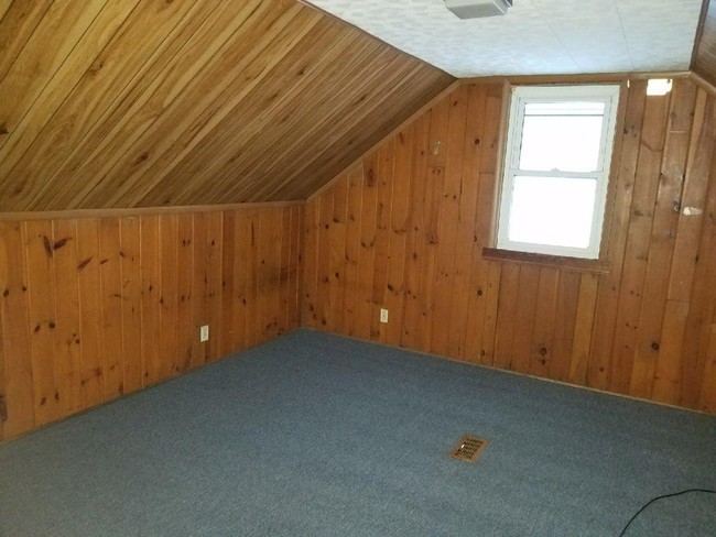 Building Photo - 154 Moulson St