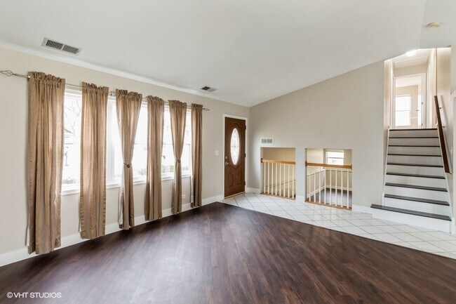 Building Photo - 2781 Hillsboro Ln
