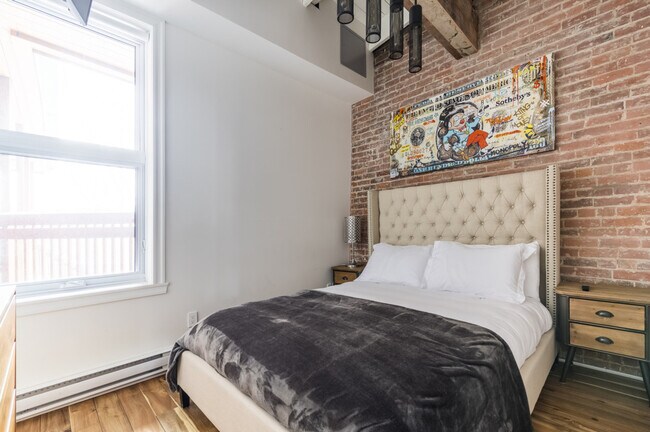 Building Photo - 3975 R. Saint-Denis