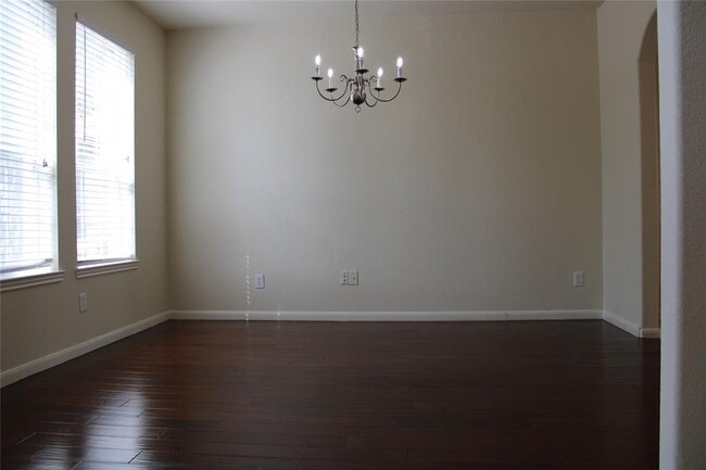 Building Photo - 7915 Summer Dale Dr