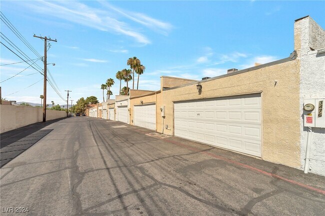 Foto del edificio - 3472 Townhouse Dr