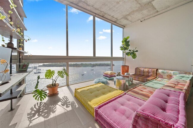 Foto del edificio - 7934 West Dr