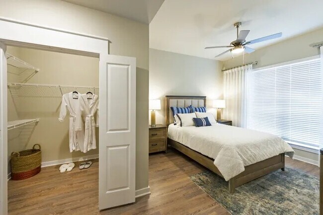 Foto del edificio - Prime Houston Location with Modern Style!