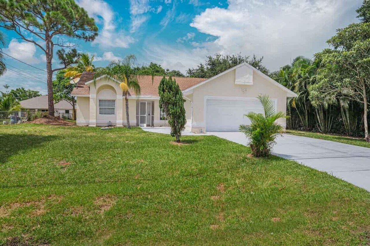 Foto principal - 2871 SE Hutchings Ave