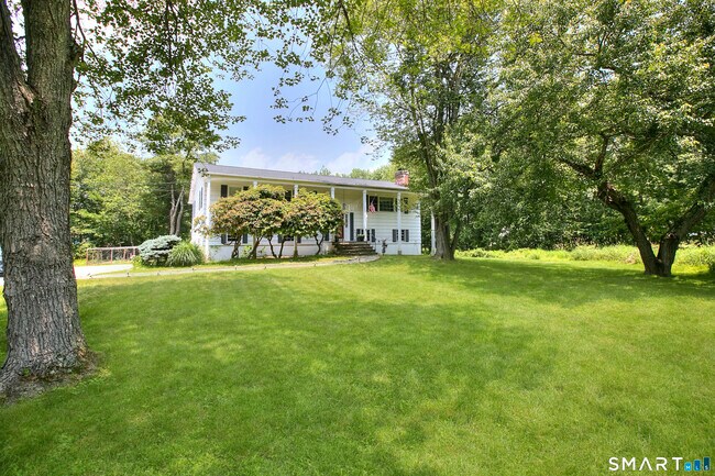 Foto del edificio - 287 Greens Farms Rd