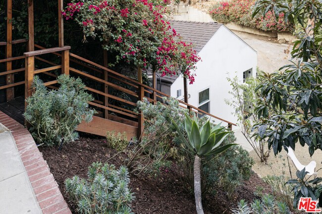 Foto del edificio - 926 Robinson St